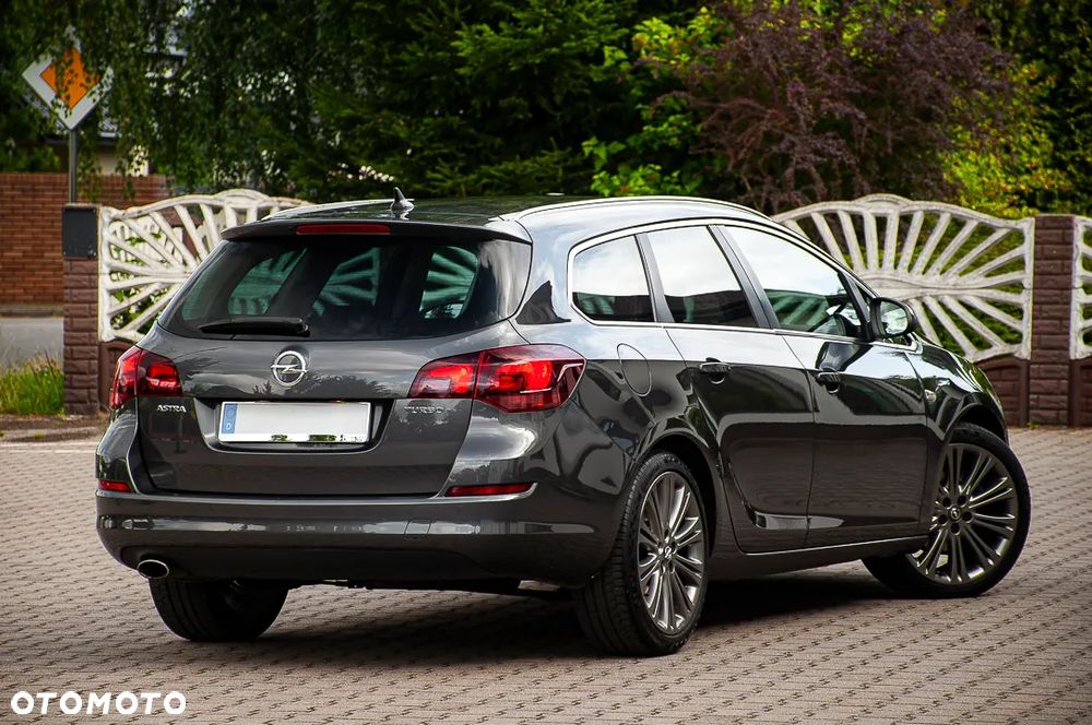 Opel Astra 1.6 Turbo Edition - 28