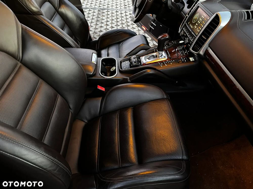Porsche Cayenne Turbo - 11