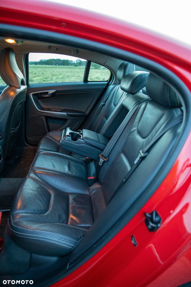 Volvo S60 ver-t6-awd-r--design-summum - 11