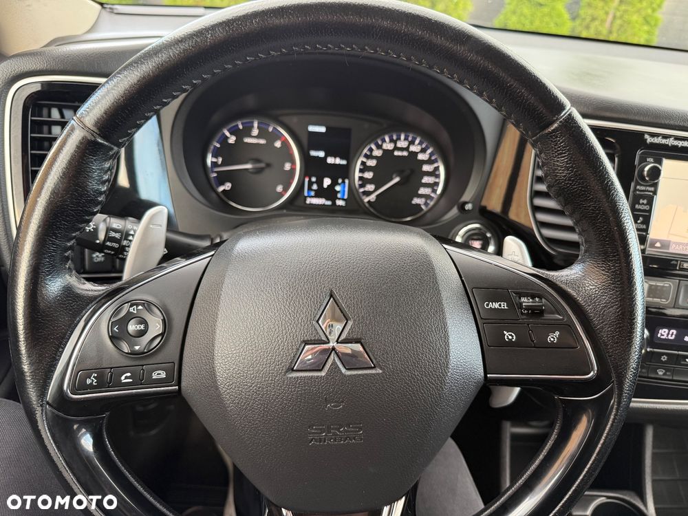 Mitsubishi Outlander - 29