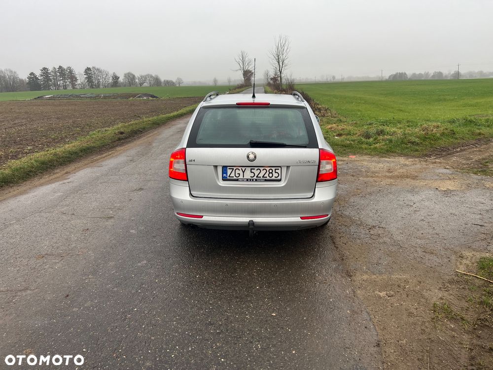 Skoda Octavia 1.6 Ambiente - 3