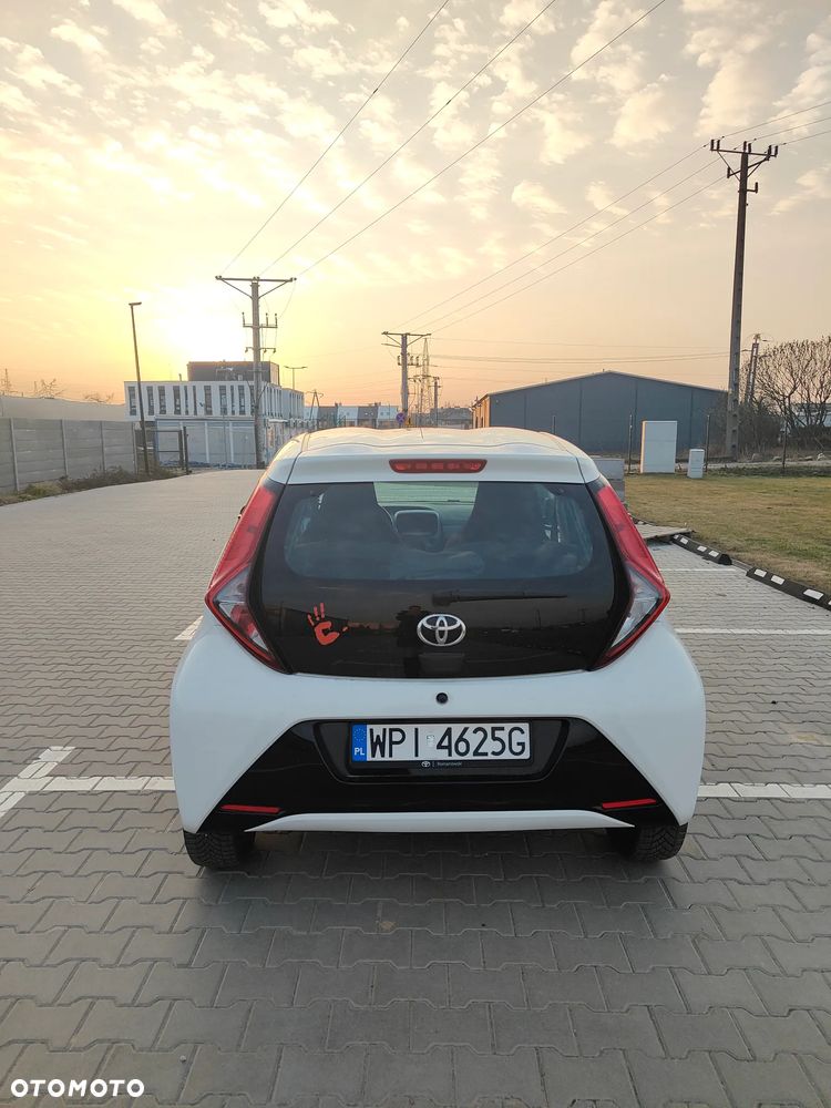 Toyota Aygo x-play - 4
