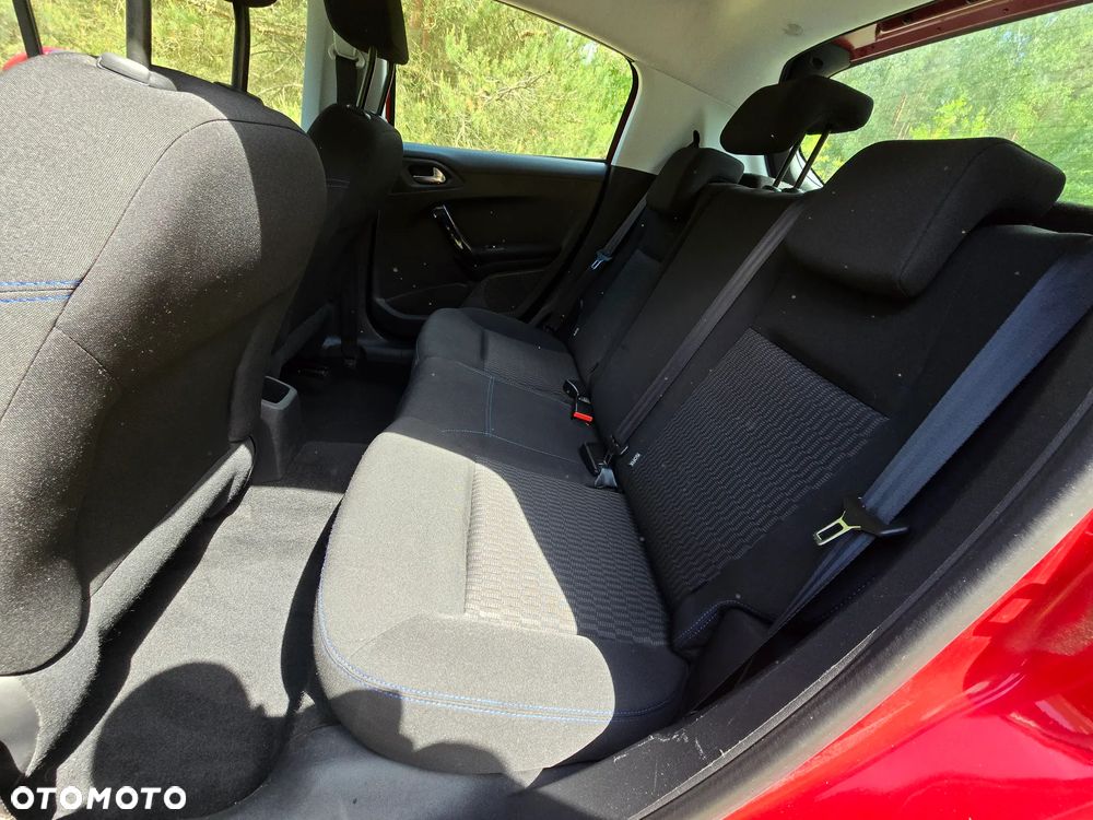 Peugeot 208 1.2 PureTech GPF Signature S&S - 11