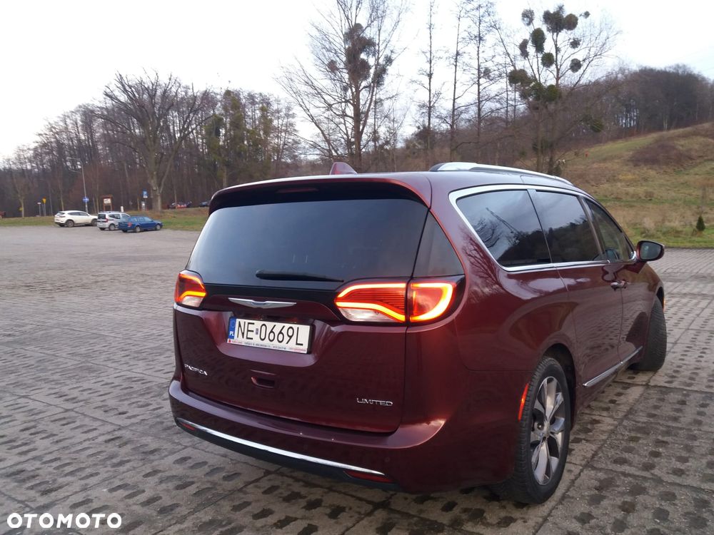 Chrysler Pacifica - 15