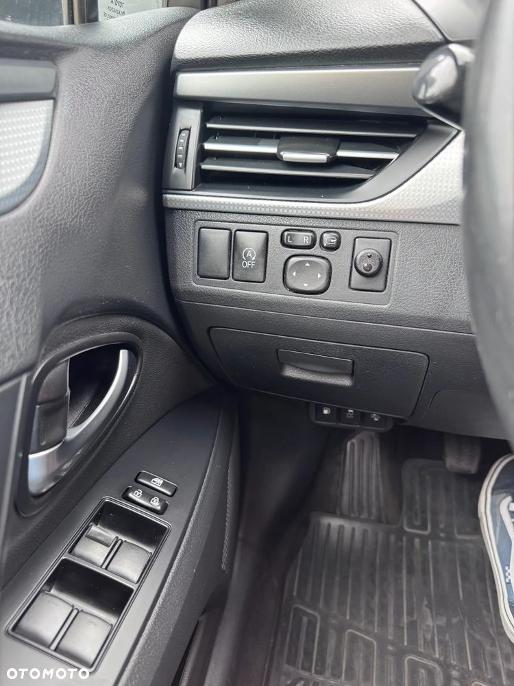 Toyota Avensis 2.0 D-4D Premium - 12
