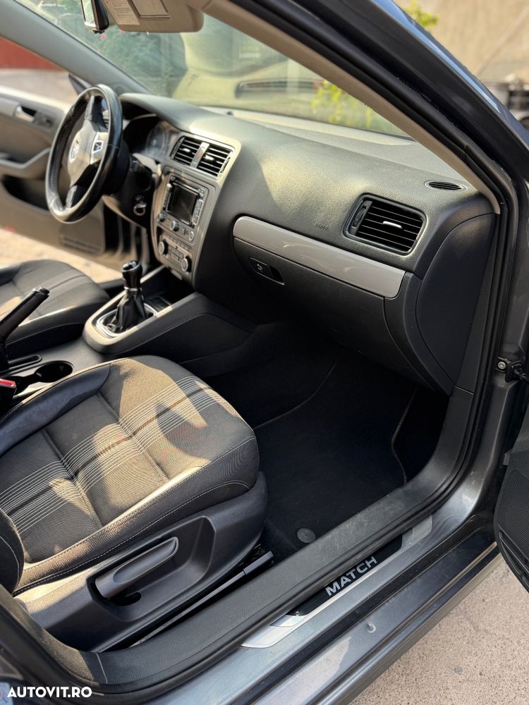 Volkswagen Jetta 2.0 TDI DPF Highline - 13