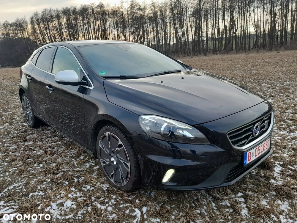 Volvo V40 D3 R Design - 4