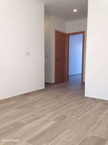 Apartamento T2, excelente exposição solar, situado no Barreiro - Grande imagem: 5/10