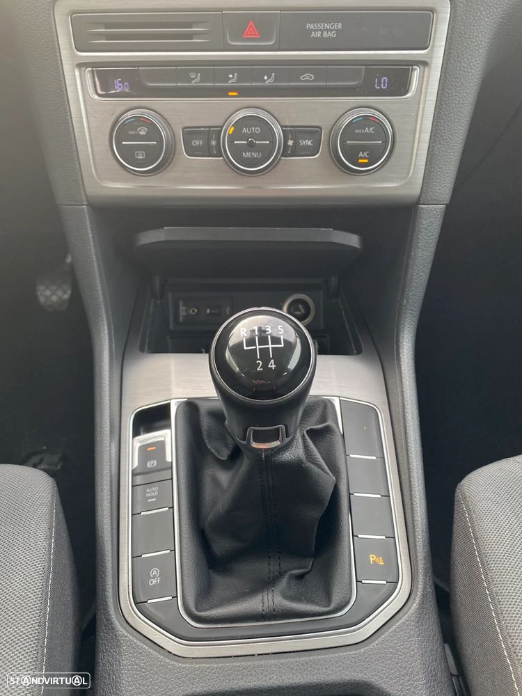 VW Golf 1.6 TDi BlueMotion Confortline - 8