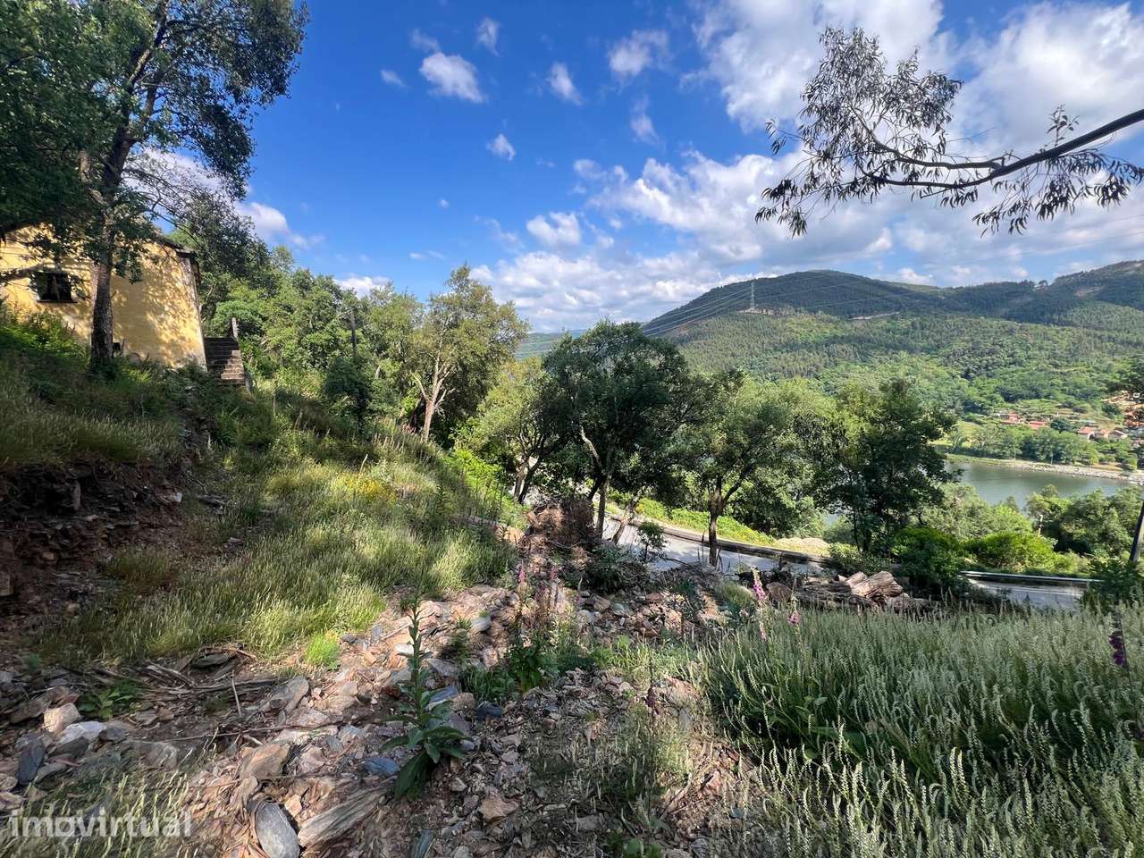 VENDE-SE Moradia T2 (P/ Restauro) em SEBOLIDO-Penafiel - Grande imagem: 4/14
