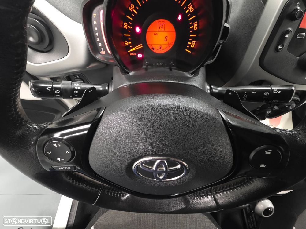 Toyota Aygo 1.0 X-Play Plus MM - 36