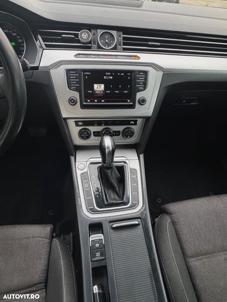 Volkswagen Passat 1.6 TDI (BlueMotion Technology) DSG Comfortline - 11