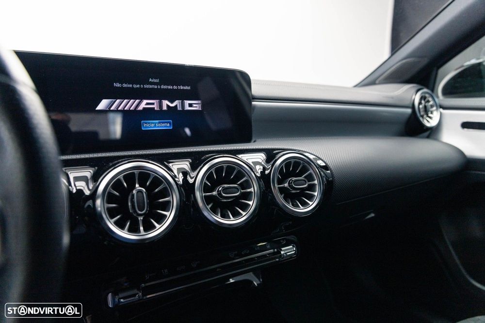 Mercedes-Benz A 250 e AMG Line - 32