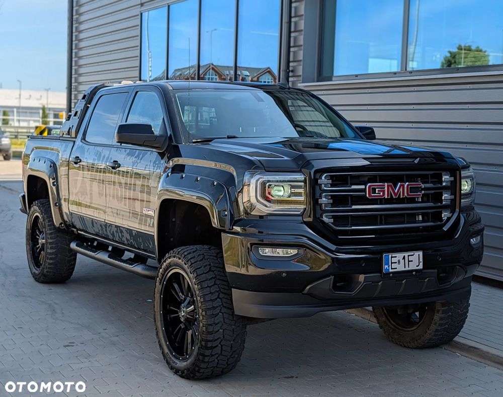 GMC Sierra - 1