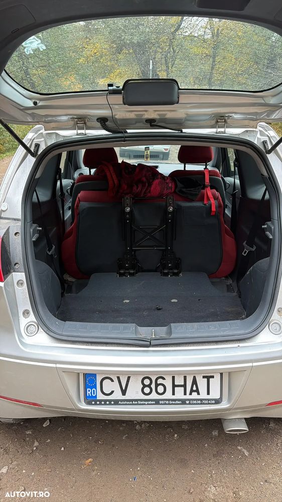 Mitsubishi Colt - 12