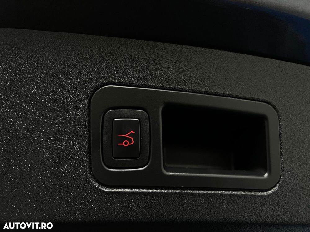 Tesla Model S - 32