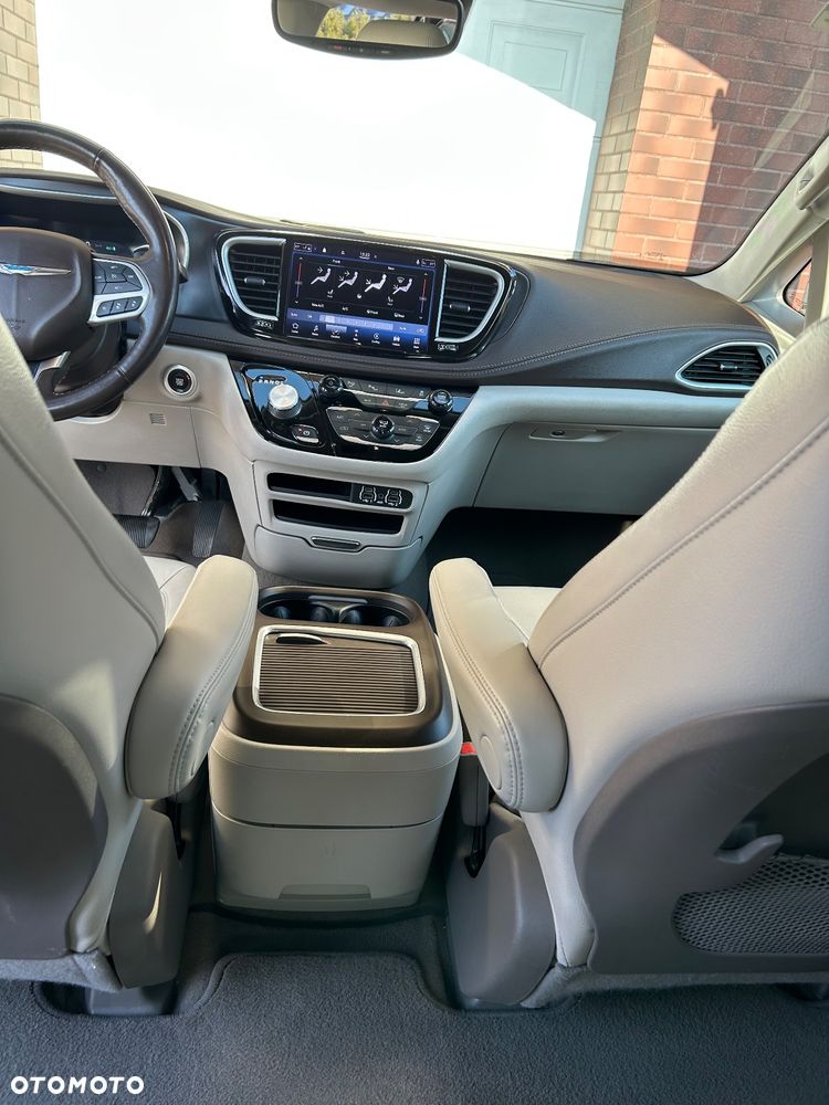 Chrysler Pacifica - 33