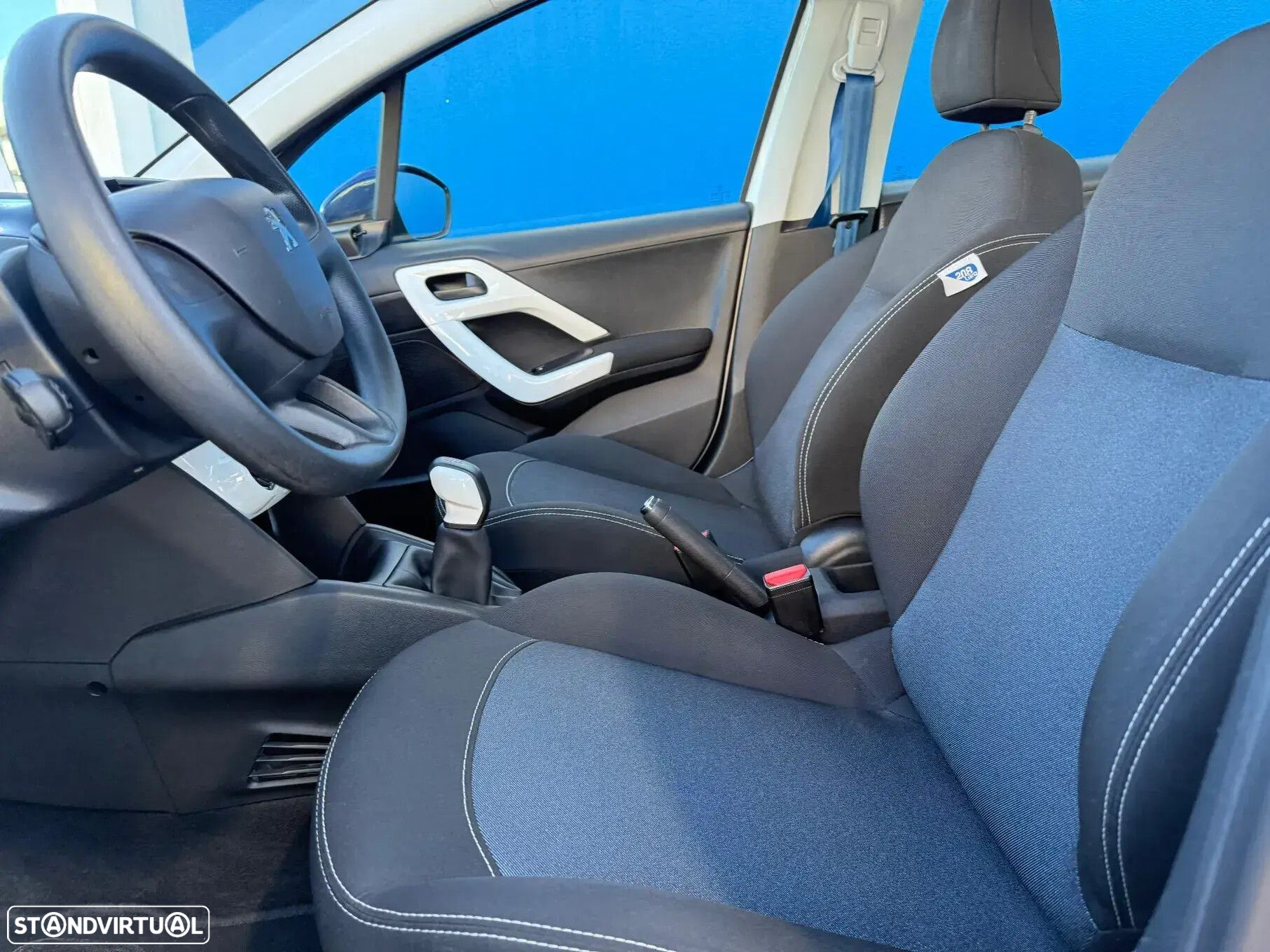 Peugeot 208 - 4