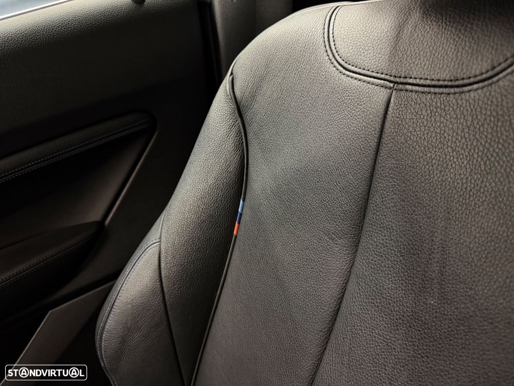 BMW 220 d Cabrio Pack M Auto - 27