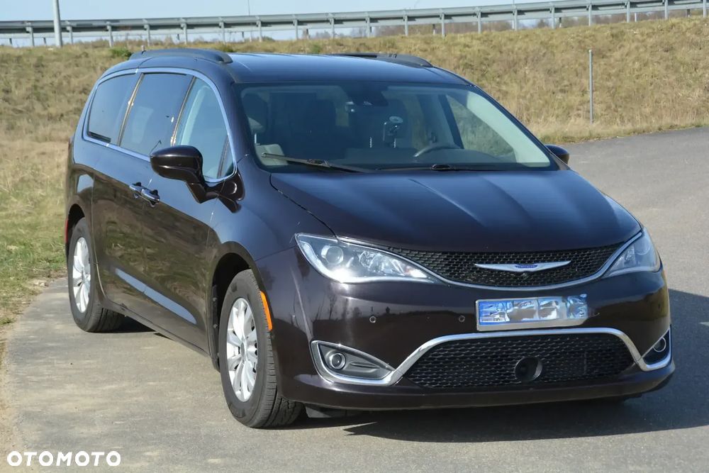 Chrysler Pacifica - 3