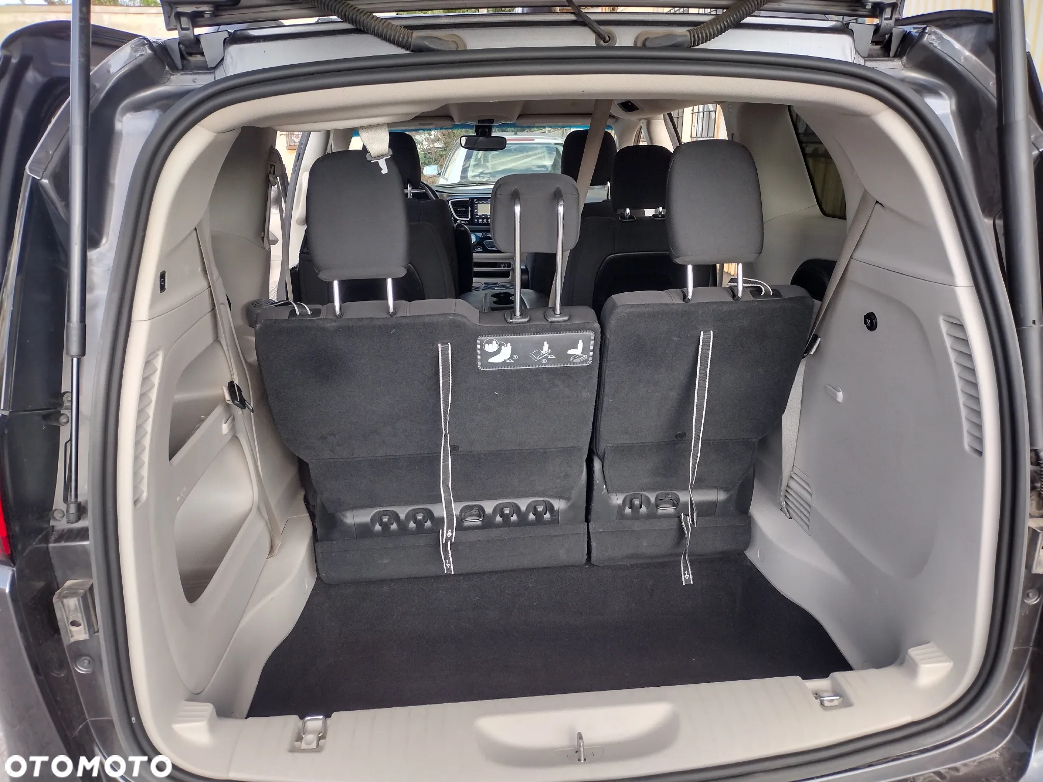 Chrysler Pacifica - 13