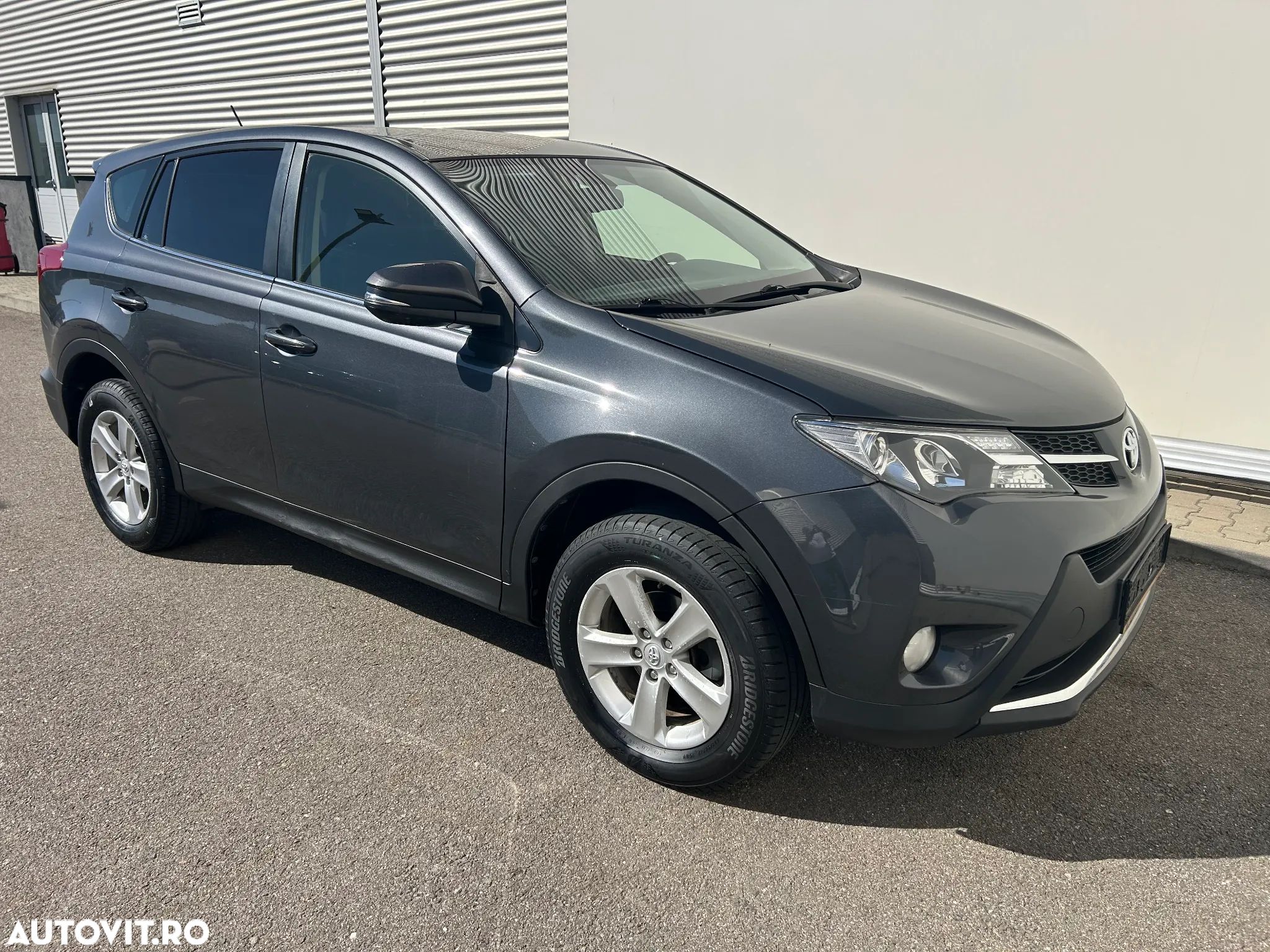 Toyota RAV4 - 1