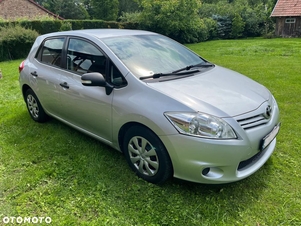 Toyota Auris 1.4 D-4D Terra - 1