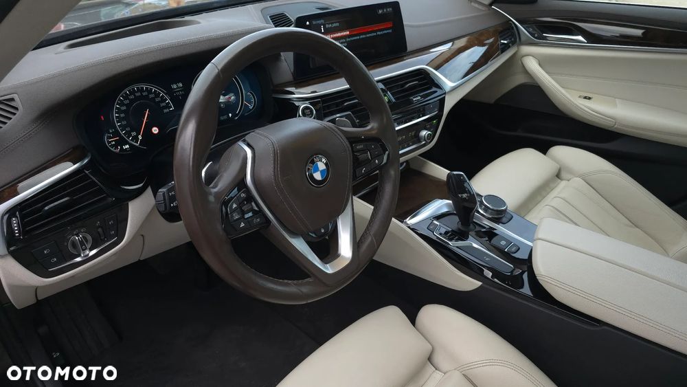 BMW Seria 5 530i Luxury Line - 26