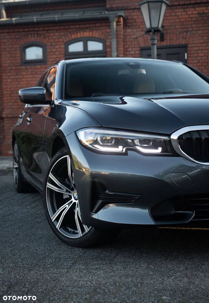 BMW Seria 3 330i xDrive Sport Line - 4