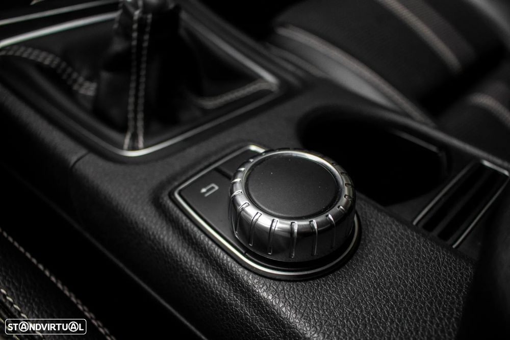 Mercedes-Benz GLA 180 d Urban - 24