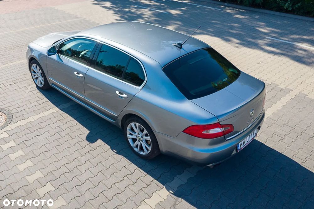 Skoda Superb 2.0 TDI Elegance DSG - 8