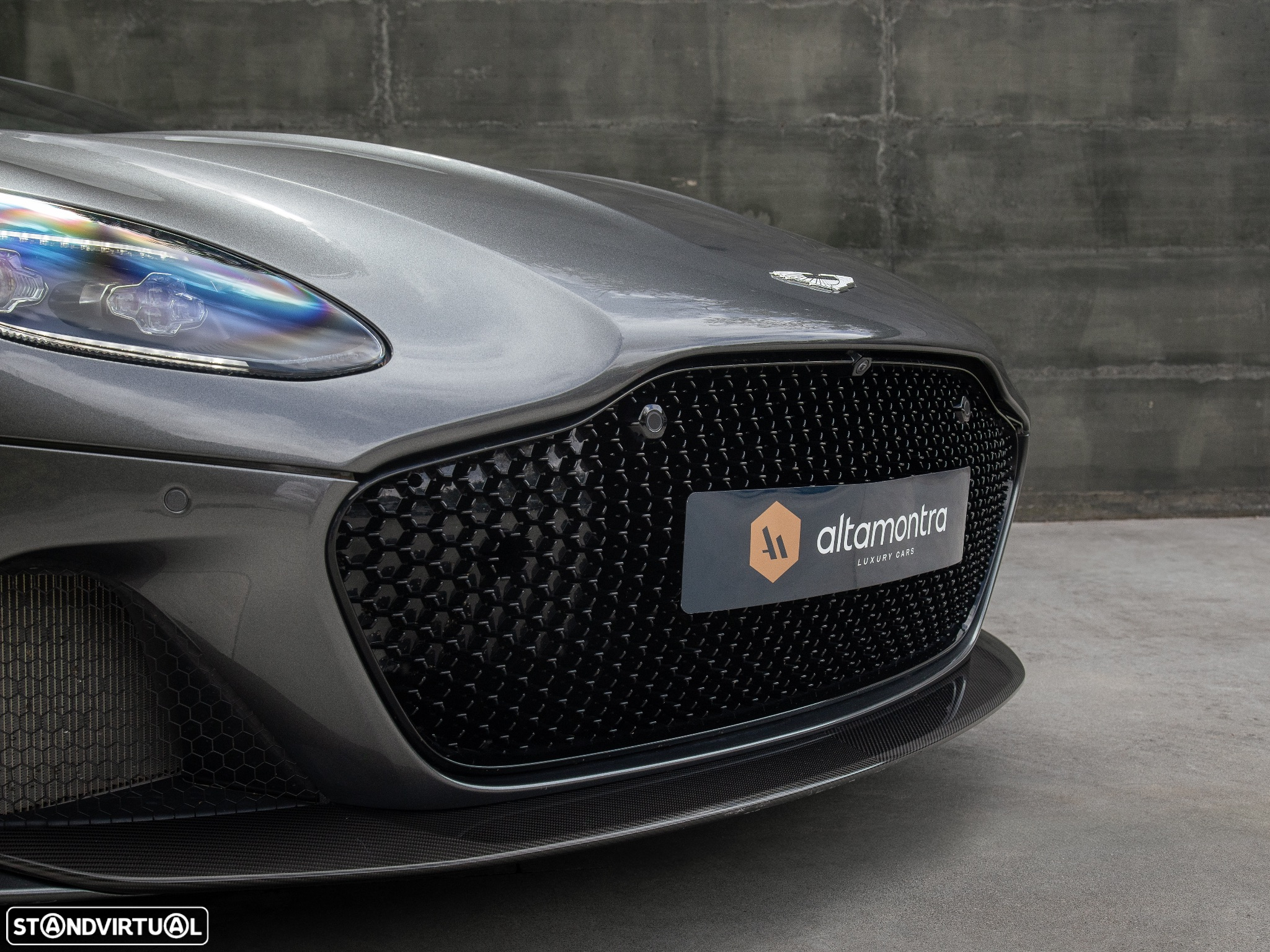 Aston Martin DBS Volante Superleggera - 9