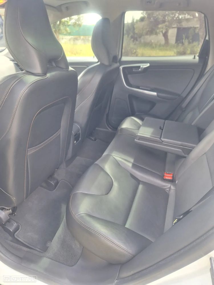 Volvo XC 60 2.0 D4 Summum Geartronic - 12