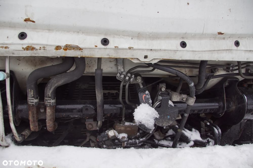 Auto na części - Fuso Canter 9C18 3.0 D 175 KM 4P10 Duonic 2020R Silnik Skrzynia Drzwi Lampa Lusterko Klamka Szyba Owiewka Osłona Kontener Zabudowa Deska Kokpit Sterownik Moduł Czujnik Licznik Panel - 16