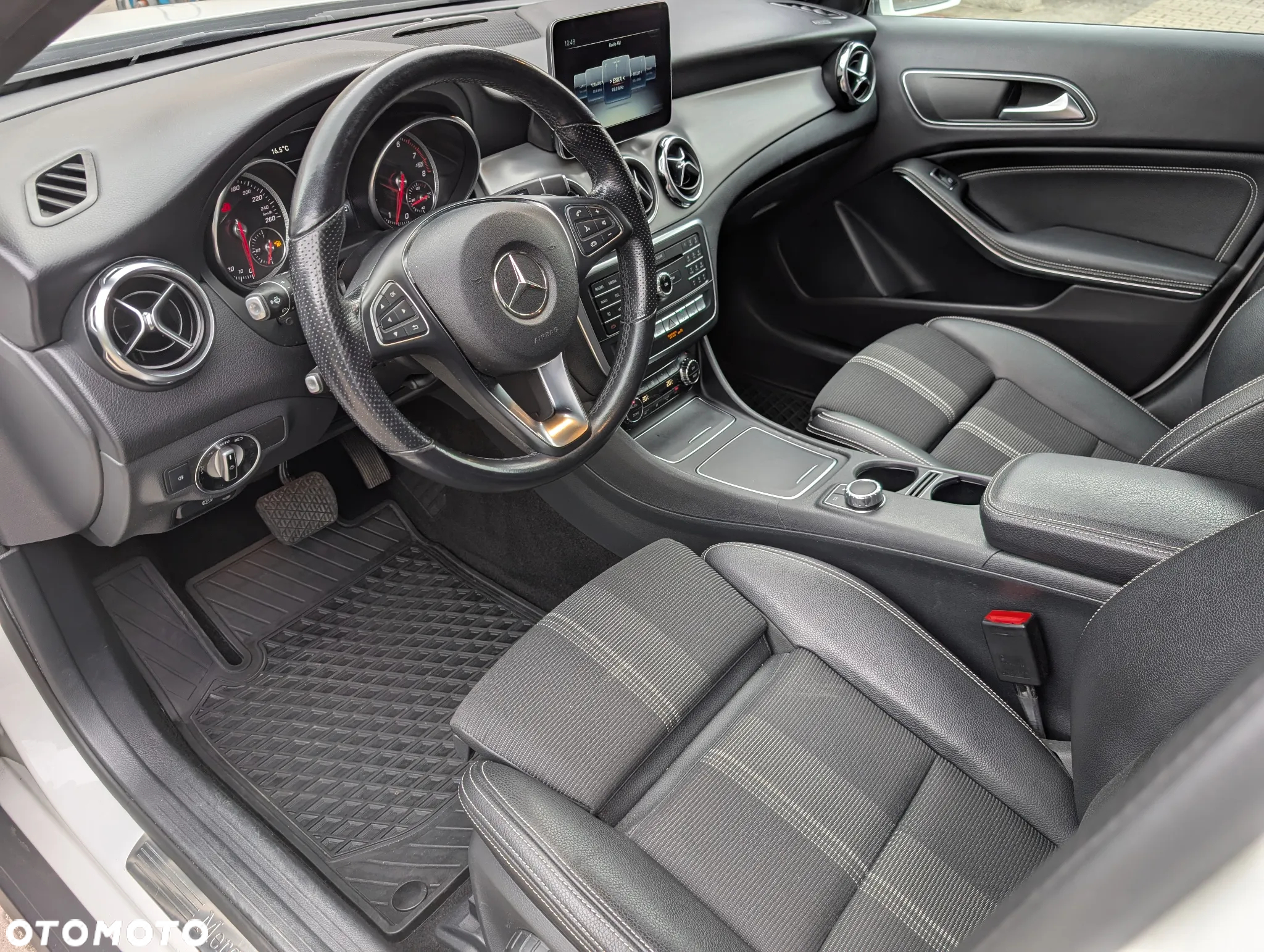 Mercedes-Benz GLA 200 7G-DCT - 18
