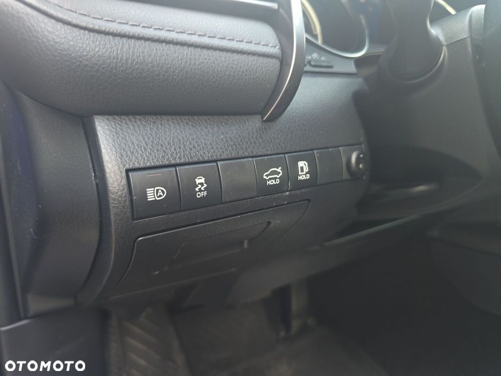 Toyota Camry 2.5 Hybrid Comfort CVT - 25