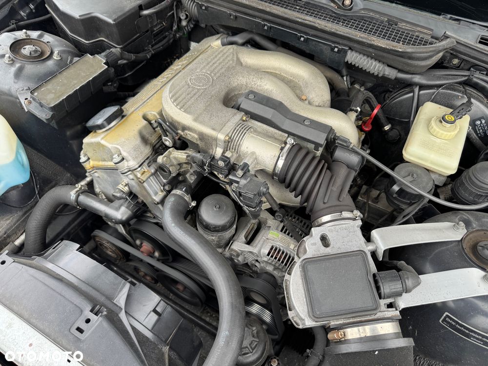 BMW Seria 3 318i - 24