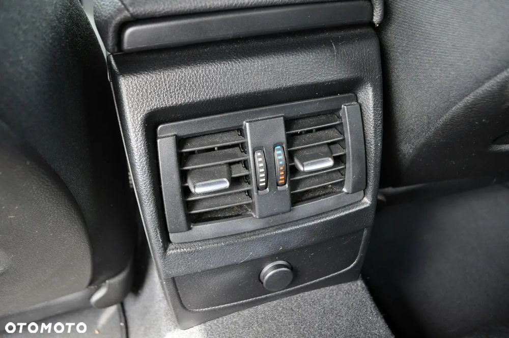 BMW Seria 1 118i GPF Sport Line - 26