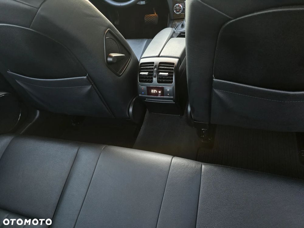 Mercedes-Benz Klasa C 280 7G-TRONIC Avantgarde - 23