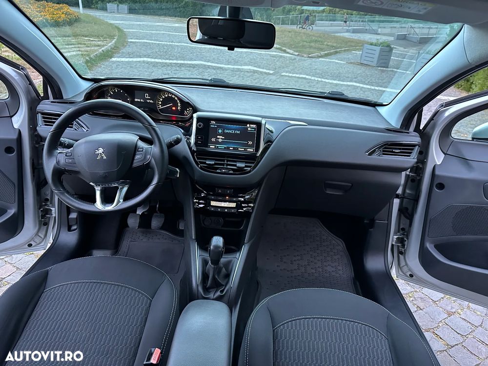 Peugeot 208 1.2 L PureTech Allure - 9