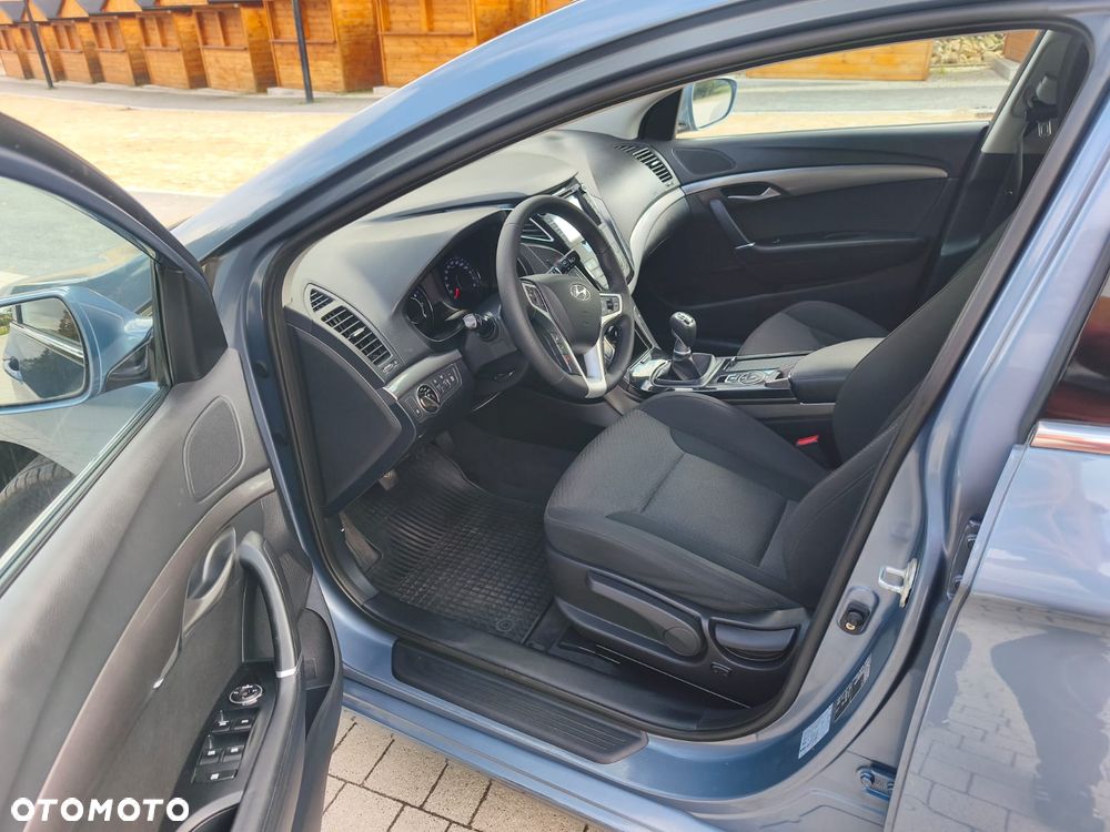 Hyundai i40 Kombi blue 1.6 Family+ - 12