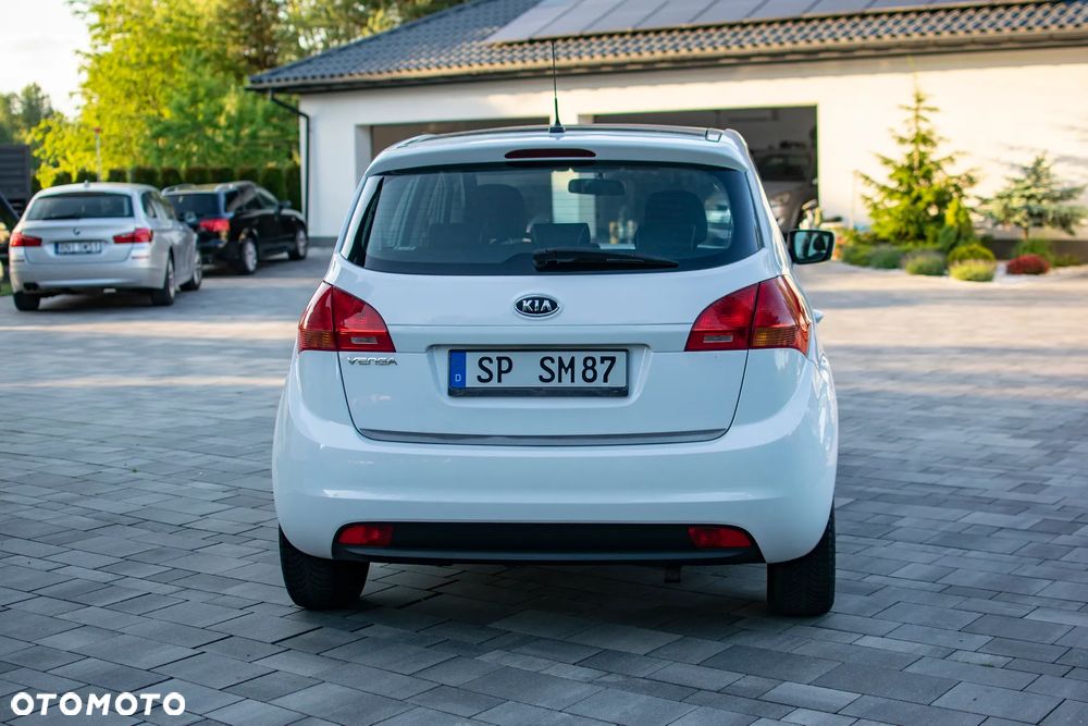 Kia Venga - 12