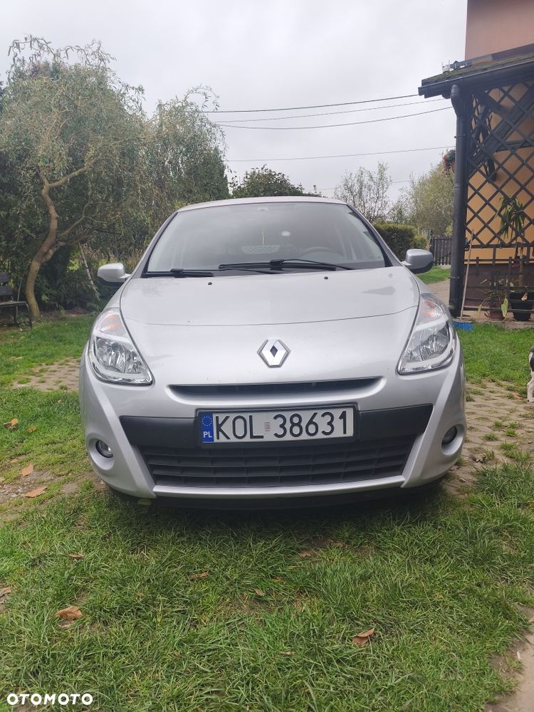 Renault Clio 2010 photo 2