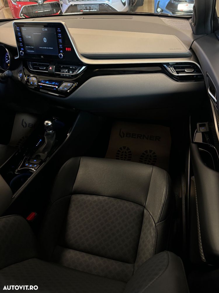 Toyota C-HR Hybrid Style Selection - 27