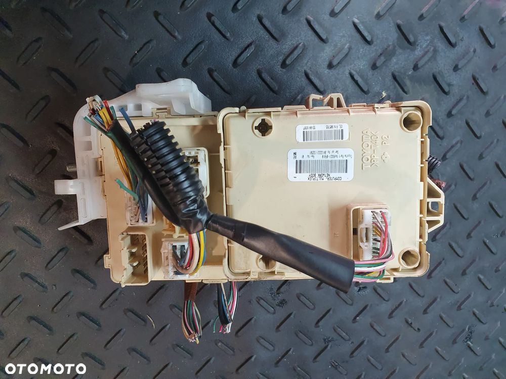 SKRZYNKA BEZPIECZNIKÓW MODUŁ BSI TOYOTA VERSO 2004-2009 89221-0F010 BENZYNA + WTYCZKI INSTALACJA - 3