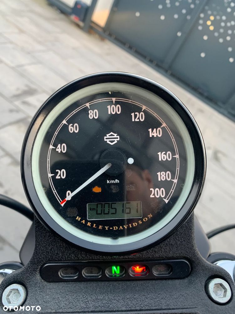 Harley-Davidson Sportster Iron 883 - 11