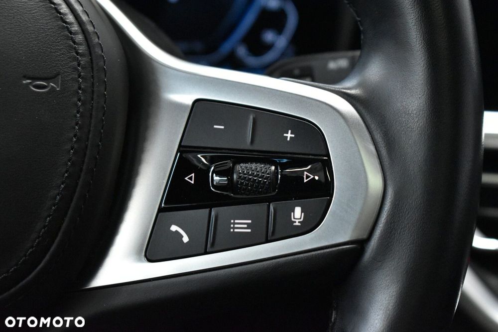 BMW Seria 3 330e PHEV M Sport sport - 16