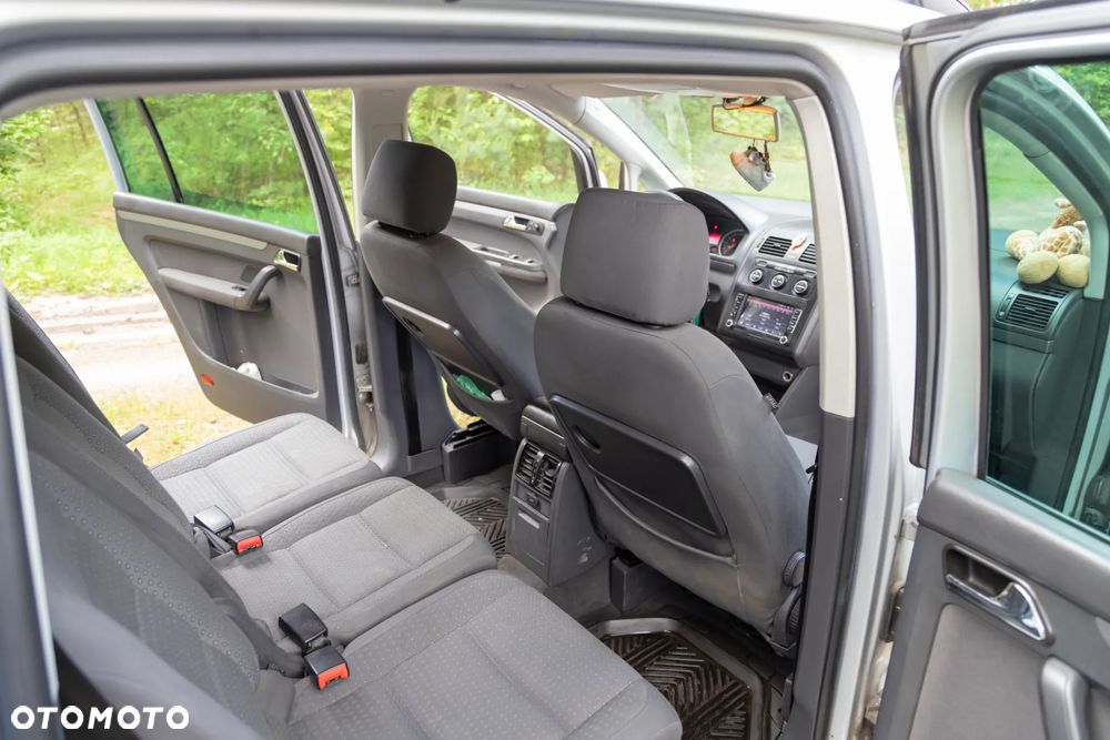 Volkswagen Touran 2.0 TDI DSG Highline - 23
