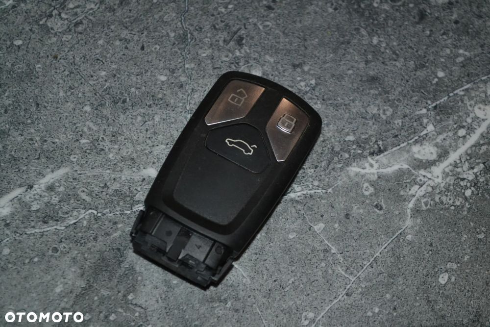 AUDI A4 B9 A5 8W ORYGINALNY KLUCZYK PILOT 4M0959754T - 1