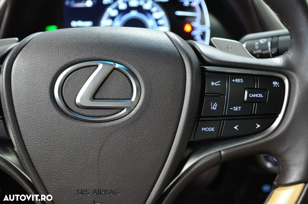 Lexus Seria ES 300h 2.5 TNGA HV 25H- 4X2 CVT Luxury Tech - 17